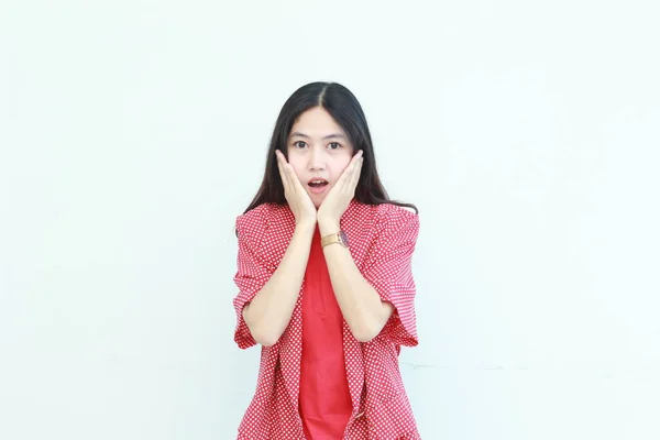 Porträt Der Schönen Asiatischen Frau Roten Outfit Mit Lächelnder Geste — Stockfoto