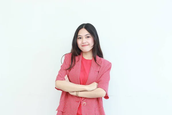 Retrato Hermosa Mujer Asiática Vistiendo Traje Rojo Con Gesto Sonriente — Foto de Stock