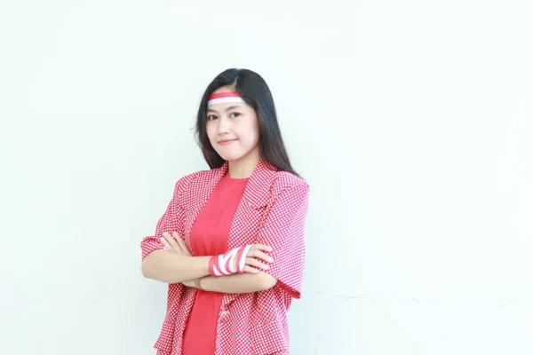 Portret Van Een Aziatische Vrouw Een Rode Outfit Ter Ere — Stockfoto