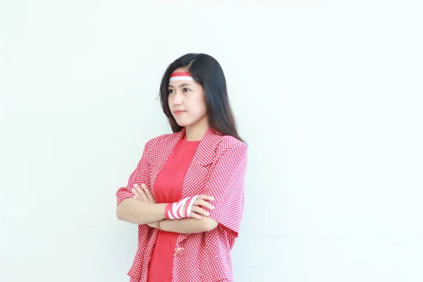 Portret Van Een Aziatische Vrouw Een Rode Outfit Ter Ere — Stockfoto