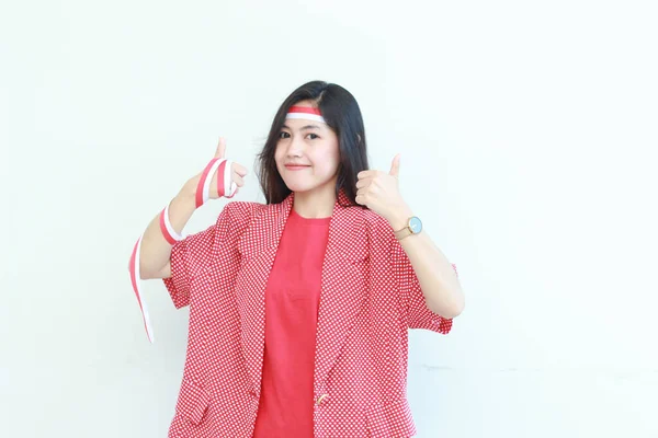 Portrait Belle Femme Asiatique Portant Une Tenue Rouge Avec Geste — Photo