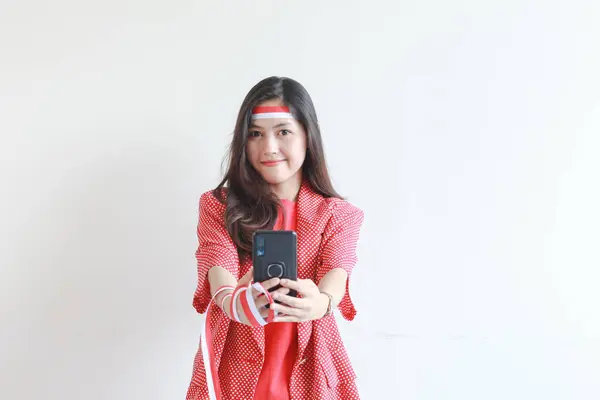 Portrét Krásné Asijské Ženy Sobě Červené Oblečení Slaví Indonésie Nezávislost — Stock fotografie