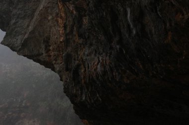 Deniz kıyısındaki uçurumların doğal dokusu. doku arkaplanı.