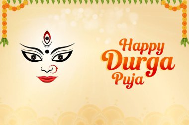 Tanrıça Durga 'nın bej arka planda Marigold Çiçekleri ve Mango Yaprakları ile resmi. Hint Hindu Festivali Konsepti.