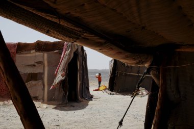 Sahara, Fas köyündeki yoksul insanlar