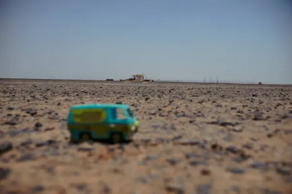 사막에서 도로에 — 스톡 사진