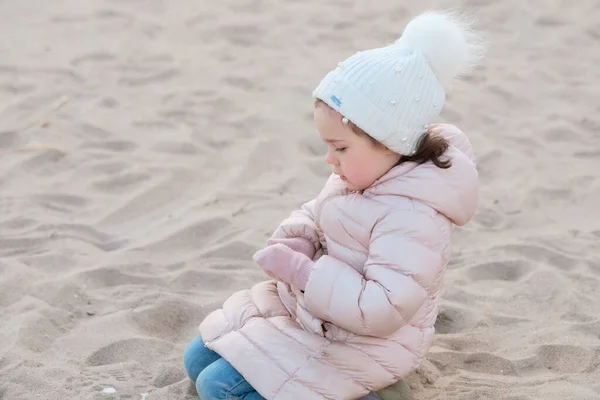 Little Girl Playing Empty Beach Cold Day — Stock Photo, Image