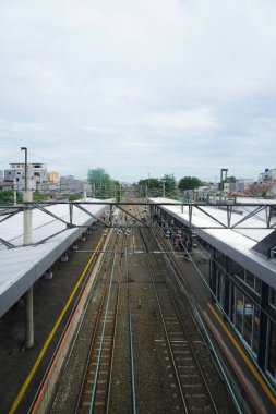 Jakarta 'daki Duri banliyö hattı manzarası.