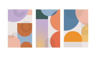 Her biri geometrik şekiller, daireler, yarı daireler, turuncu, mavi ve mor aksanlı dikdörtgenler içeren üç dikey panelin bileşimi.