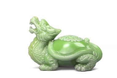 Beyaz zemin üzerinde ince detaylandırılmış bir kaplumbağa Yeşim heykeli. 3B illüstrasyon.