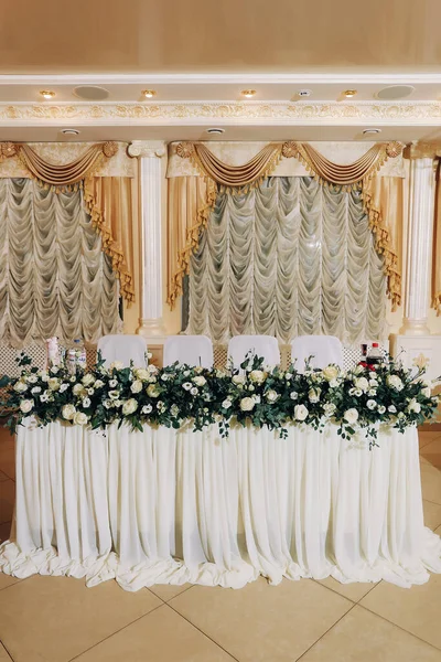 Красиво Оформленный Белых Цветах Свадебный Зал Высокое Качество Фото — стоковое фото
