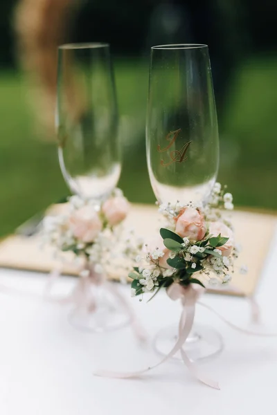 Designação Cadeiras Para Noiva Noivo Decoração Floral Para Mesas Casamento — Fotografia de Stock