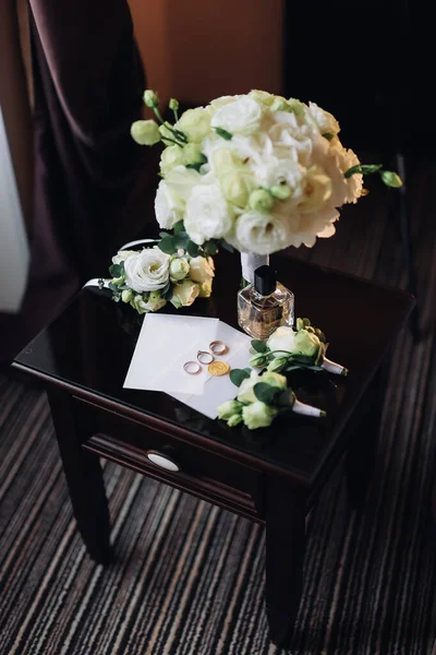 Flat Lay Wedding Details Wedding Invitation Bouquet Wedding Rings Jewelry — Stock Photo, Image