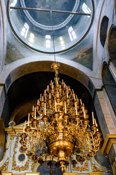 Kilise mumları. Kilise avizesi. Kilise teması. Yüksek kalite fotoğraf