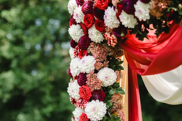 Decoración Del Arco Con Flores Tela Para Una Ceremonia Boda — Foto de Stock