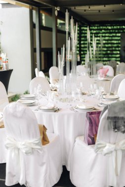 Büyük düğün restoranının ışık salonu. Yüksek kalite fotoğraf