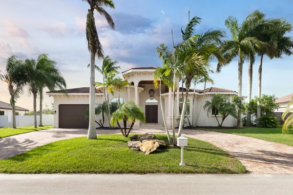 entrance, garage, luxury mansion, palms, blue sky