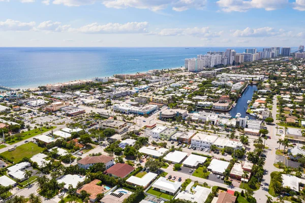 Antenn Drönare Utsikt Över Miami Urban Zon Med Blå Himmel — Stockfoto