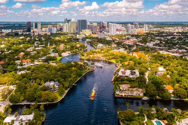 Flygdrönare Skott Lyx Område Miami Med Vik Med Båtar Segling — Stockfoto