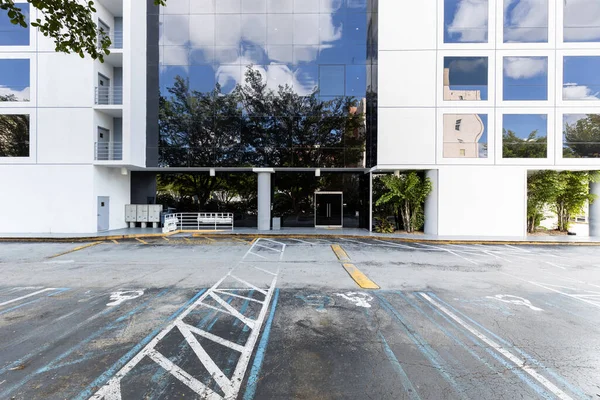 Fachada Escritórios Bairro Flagami Miami Perto Aeroporto Internacional Grandes Janelas — Fotografia de Stock