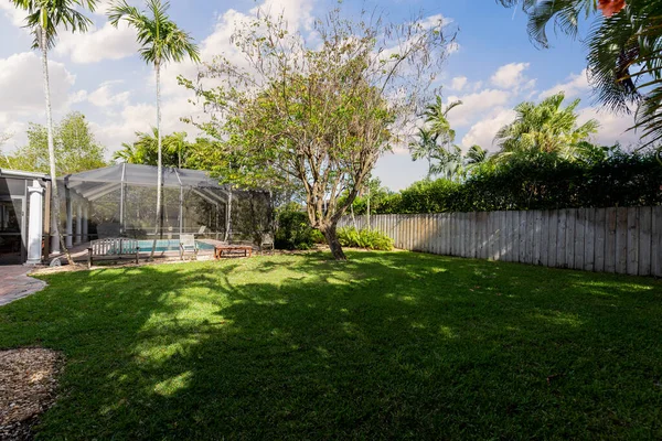 Haus Miami Florida Außen Natur Design Gras — Stockfoto
