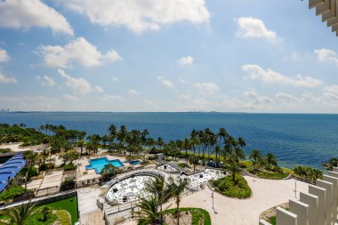 Miami Florida Plajı Daire Oteli Yüzme Havuzu Balkonu