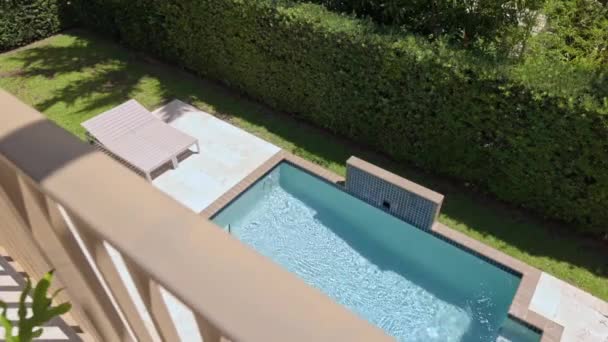 Florida Usa Modern Building Swimming Pool Trees Chairs Urban Landscape — ストック動画