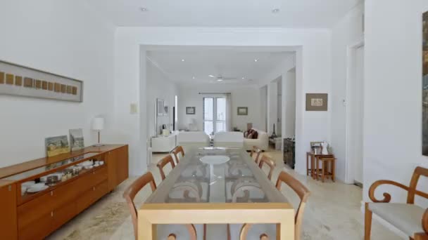 位于美国佛罗里达州的房子 公寓的内部美丽的照片 现代的客厅 有舒适的家具和典雅的建筑 — 图库视频影像