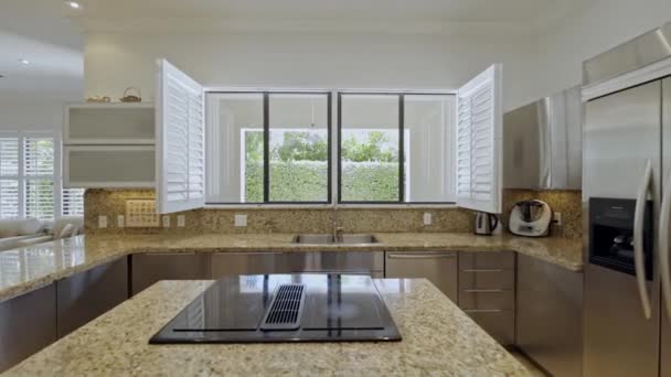 佛罗里达的同时代人美国 展示现代建筑设计与发展 厨房和台面的室内装饰 — 图库视频影像