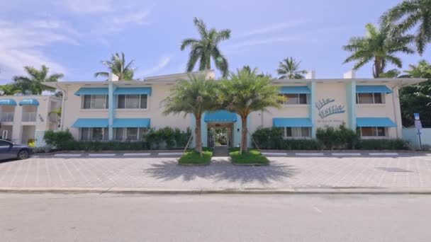 Edificio Casa Contemporánea Bullicioso Paisaje Urbano Situado Florida Que Muestra — Vídeo de stock
