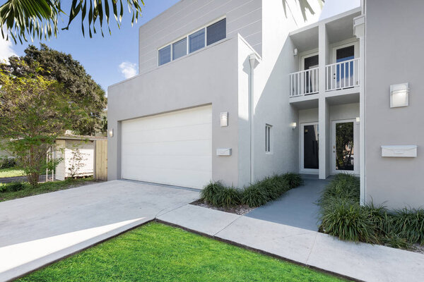 Frontdoor Garden in Florida, USA. clear Blue Sky with some Clouds, Natural Abundant Vegetation with lots of Trees that Creates an Armonic Atmosphere.