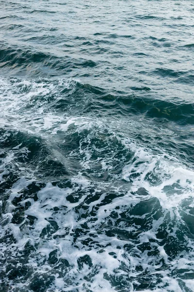 Vista de alto ângulo da água do mar com espuma na Turquia — Fotografia de Stock
