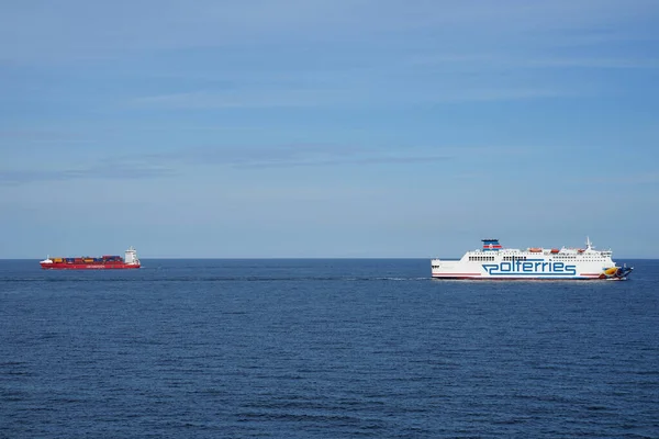 BALTIC SEA, BORNHOLM ADASI - CRCA HAZİRAN 2022: Ystad - Swinoujscie rotasındaki Polferibotlar.