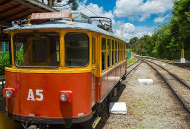 Tramvay Campos do Jordao, Brezilya 'daki son istasyonda durdu. Portekizce 