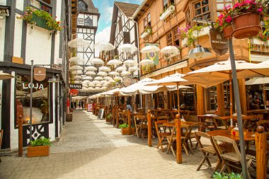 Campos 'taki turizm merkezindeki barlar ve restoranlar Jordao, Brezilya.
