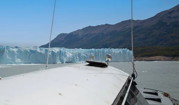 Glacier on Lago Argentino in El Calafate.