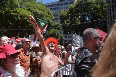 Rio de Janeiro / Brezilya - 02.11.2024: Rio de Janeiro, Brezilya 'da karnaval - Bloco Cordao do Boitata, bu Pazar (11), Rio de Janeiro şehir merkezinde. Grup Rio 'nun karnavalını geleneksel ve orijinal şarkılarla canlandırdı..