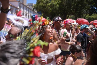 Rio de Janeiro / Brezilya - 02.11.2024: Rio de Janeiro, Brezilya 'da karnaval - Bloco Cordao do Boitata, bu Pazar (11), Rio de Janeiro şehir merkezinde. Grup Rio 'nun karnavalını geleneksel ve orijinal şarkılarla canlandırdı..