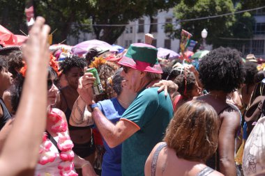 Rio de Janeiro / Brezilya - 02.11.2024: Rio de Janeiro, Brezilya 'da karnaval - Bloco Cordao do Boitata, bu Pazar (11), Rio de Janeiro şehir merkezinde. Grup Rio 'nun karnavalını geleneksel ve orijinal şarkılarla canlandırdı..