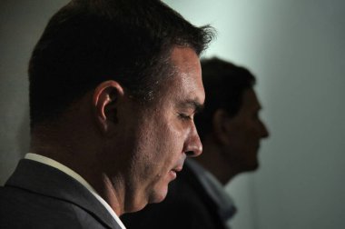 Brezilya Senatörü Flavio Bolsonaro Brezilya 'daki şiddet ve soruşturmalar hakkında bir basın toplantısında konuştu