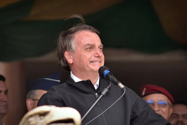 Brezilya 'nın eski başkanı, Jair Messias Bolsonaro Rio de Janeiro' da öğrenci eğitimi sırasında. Rio de Janeiro / Brezilya - 11.26.2021