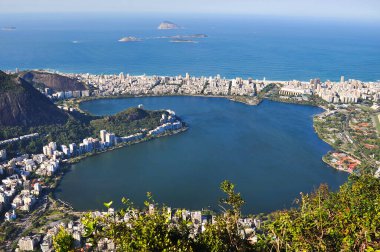 Rodrigo de Freitas Gölü. Rio de Janeiro, Ipanema Plajı, Wiew Lagoa Rodrigo de Freitas Gölü ve Rio de Janeiro 'daki Güney Atlantik Okyanusu