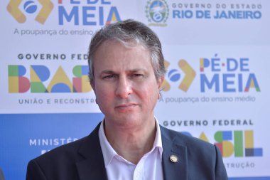 Brezilya Eğitim Bakanı Camilo Santana ve Rio de Janeiro Valisi Claudio Castro, Federal Hükümetin Pe-de-Meia programına uymayı resmileştiriyor. Rio de Janeiro, Brezilya - 04,04,2024