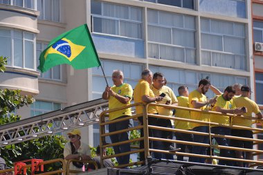 Brezilya 'nın eski cumhurbaşkanı Jair Bolsonaro (PL) tarafından 21 Pazar günü Rio de Janeiro' daki Copacabana plajında düzenlenen gösteri. Eylemin gündeminde demokrasi ve özgürlüğü savunmak var.. 