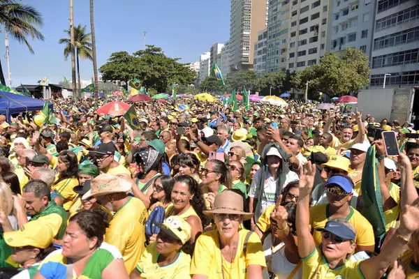Brezilya 'nın eski cumhurbaşkanı Jair Bolsonaro (PL) tarafından 21 Pazar günü Rio de Janeiro' daki Copacabana plajında düzenlenen gösteri. Eylemin gündeminde demokrasi ve özgürlüğü savunmak var.. 