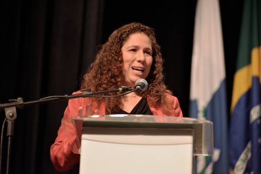 Brezilya Bakanı Esther Dweck Rio de Janeiro 'daki BNDES' de yapılan anma töreninde Kamu Hizmetlerinde Yönetim ve Yenilik Bakanlığı 'ndan sorumluydu.