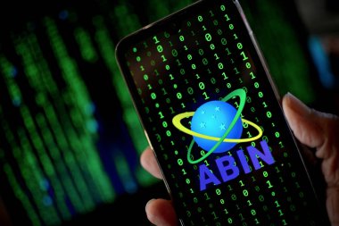 Federal Polis 'e göre ABIN (Brezilya İstihbarat Teşkilatı) Brezilya' daki Yargı, Meclis ve gazetecileri hakkında casusluk yaptı. Görüntü cep telefonu ekranında ABIN logosunu gösteriyor. Rio de Janeiro, Brezilya - 09.11.2024. 
