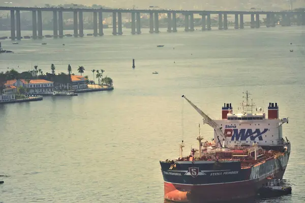 stock image Oil tanker sailing in the sea of Guanabara Bay in Rio de Janeiro. Aerial view. Rio-Niteroi Bridge in the background. Brazil, Rio de janeiro  10.01.2024.