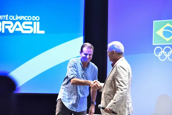 Rio de Janeiro, Brazi - 12.03.2024: Rio de Janeiro Belediye Başkanı Eduardo Paes, Rio de Janeiro ve Niteroi şehirlerinin 2031 Pan Amerikan Oyunları 'na ev sahipliği yapması için adaylığını koyan mektubu teslim ederken,.
