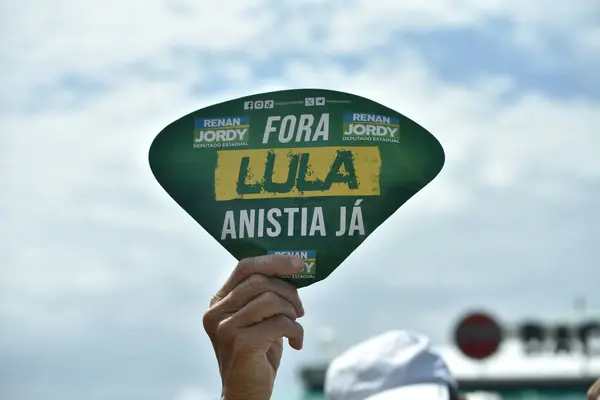 Bolsonaro 'nun gösterisi bu Pazar günü Rio de Janeiro' daki Copacabana plajında yapıldı. Gösteri, 8 Ocak 'ta tutuklananlar için af için düzenlendi. Rio de Janeiro, Brezilya - 03.16.2025